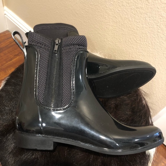 NINE WEST Cooper patent leather ( faux) rain booties. Adorable on. size 10 NWOT - Picture 2 of 9